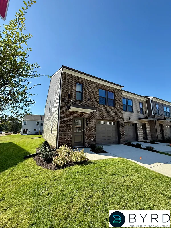 3 bed, 2.5 bath, 1525 sqft, $2,250 — Photo 2