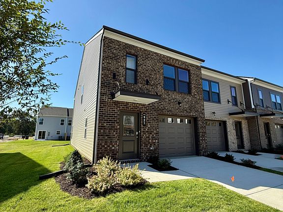 2nd image of 921 Encore Autumn Ln