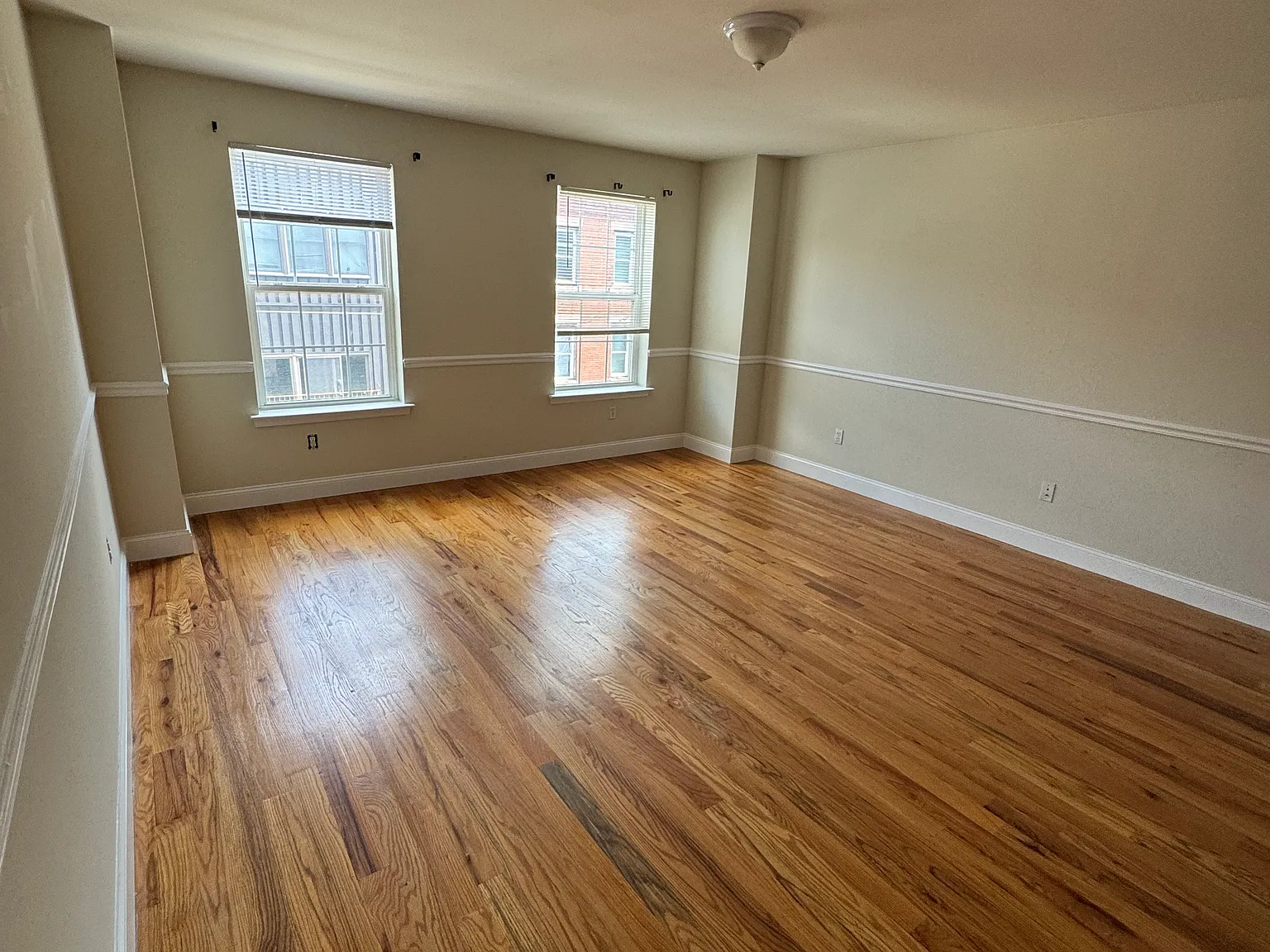 4 bed, 3410 sqft, $2,400 — Photo 3