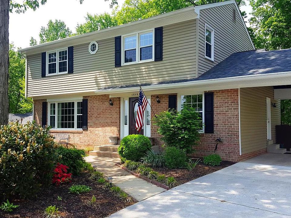 1st image of 12216 Oakwood Dr