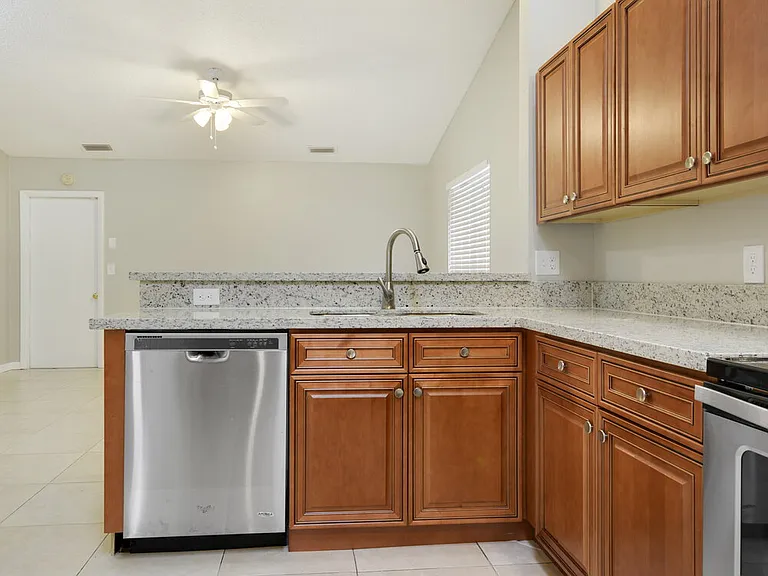 4462 NW 113th Ln — Photo 5