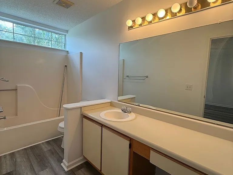 701 Coventry Ln #B5 — Photo 3