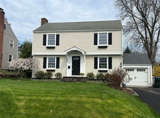 90 Bentwood Rd, West Hartford, CT 06107