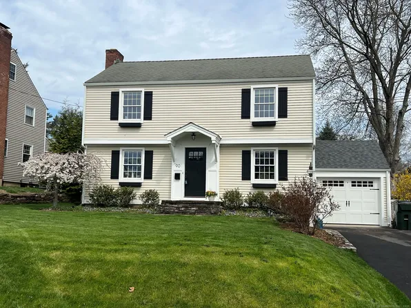90 Bentwood Road, West Hartford, CT 06107