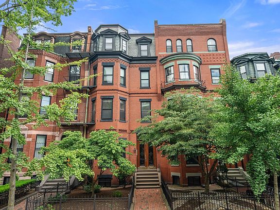 2nd image of 338 Marlborough St APT 2