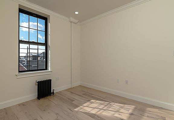 2nd image of 946 Bushwick Ave #614
