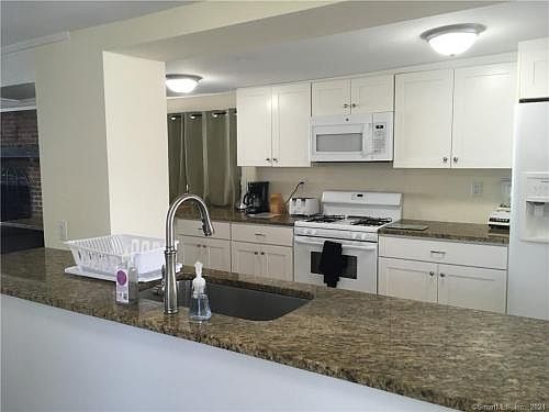 3rd image of 989 Fairfield Beach Rd