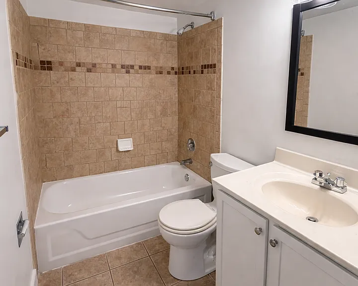 Monroe Park Towers Apartments — Photo 9