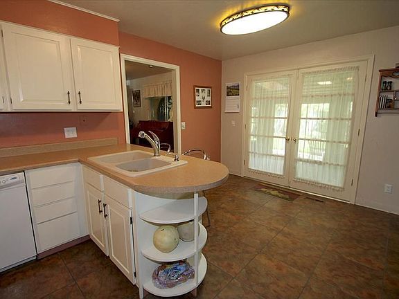 KITCHEN/FRENCH DOORS