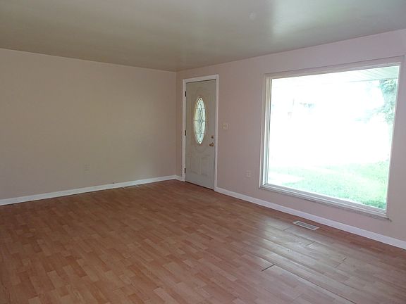 4th image of 440 Easy St