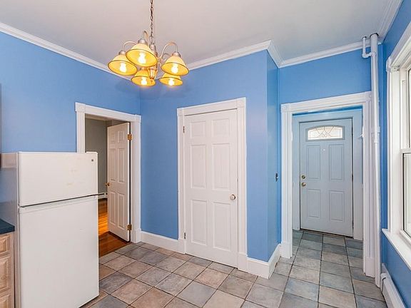 5th image of 41 Houghton St #1
