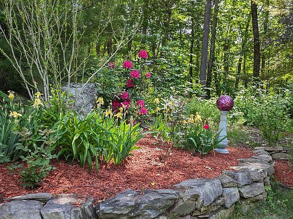 5th image of 30 Maple Avenue