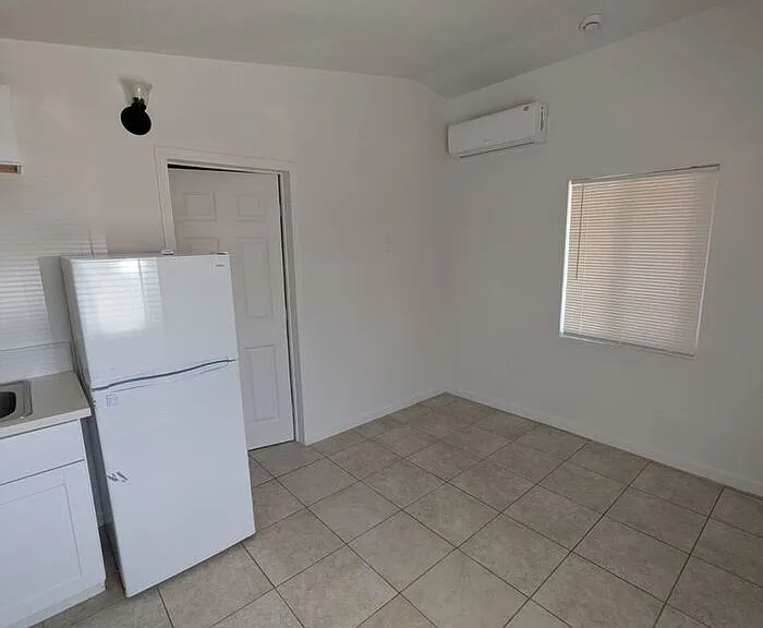 648 N Desert Ave — Photo 8