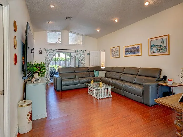 11335 Woodchuck Dr — Photo 3