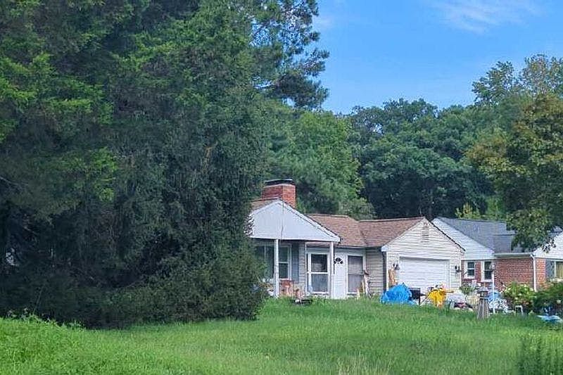 2nd image of 2705 Old Joppa Rd