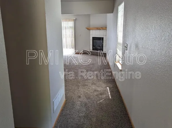 530 NE Churchill St, Lees Summit, MO 64086