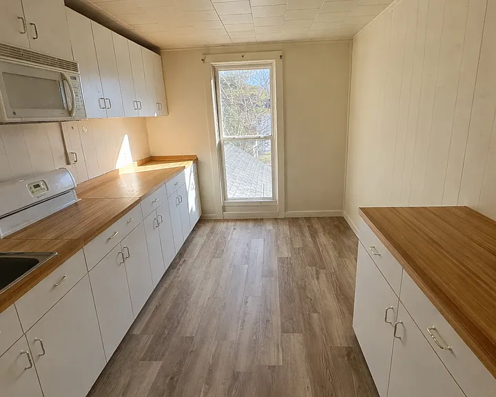 254 W Elm St — Photo 2