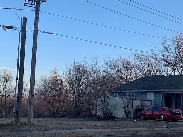 1st image of 608 N Stonewall Ave