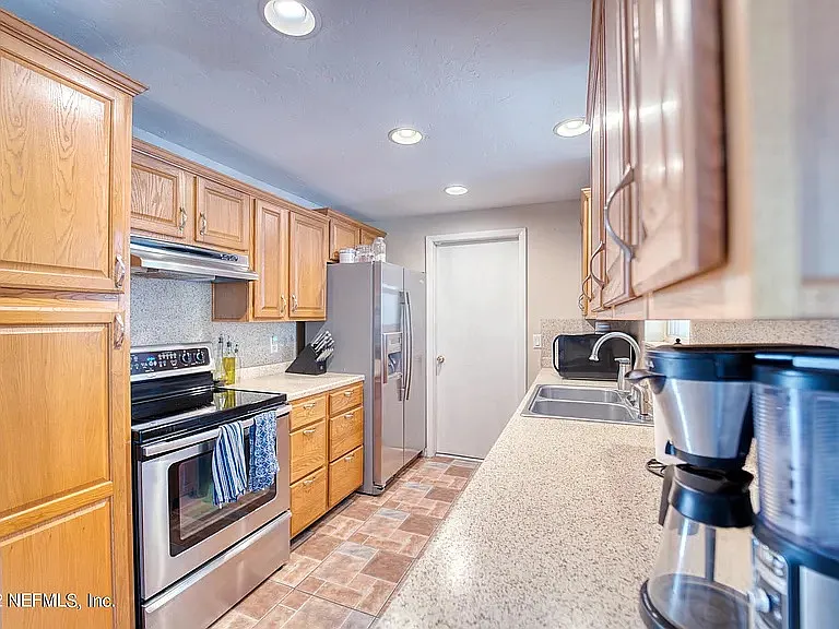 3048 Mangrove Ave — Photo 3