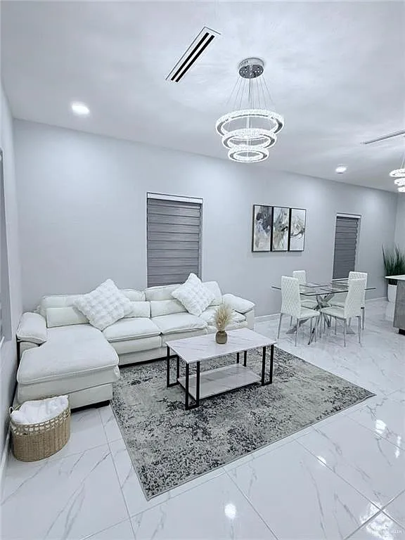 3 bed, 2.0 bath, 1200 sqft, $1,800 — Photo 2