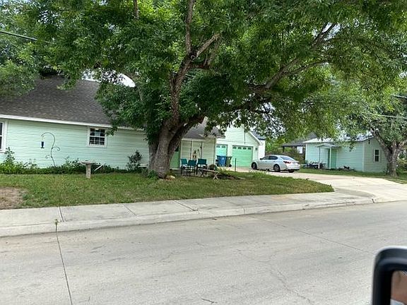 side and drive with shed on right