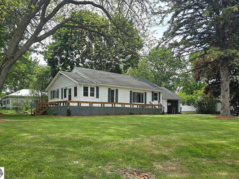 1st image of 425 Wright St