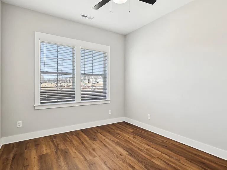 Chartwell Commons at Beechcroft — Photo 21