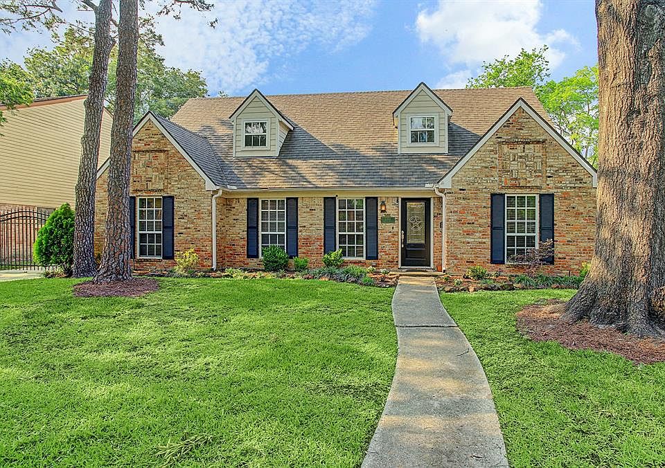 Welcome home to 13918 Myrtlea!