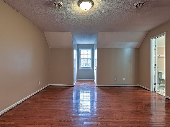 5th image of 101 Cambridgeshire Ct