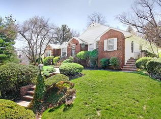 12 Cambridge Rd, Bloomfield, NJ 07003