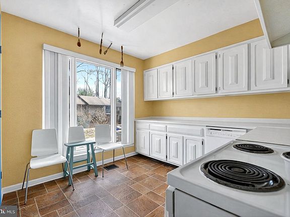 5th image of 9214 Three Oaks Dr