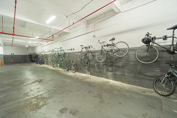 Rented by SERHANT. | media 19