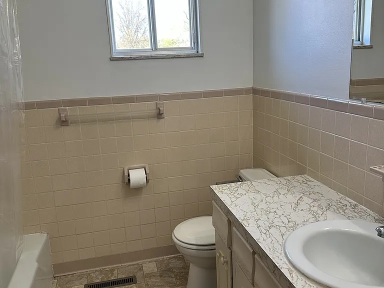 457 Jerry St — Photo 3