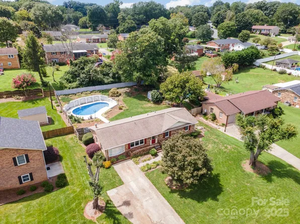 2425 Essen Ln, Gastonia, NC 28054