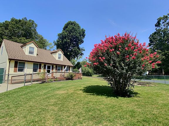 2nd image of 75 Sunny Ln