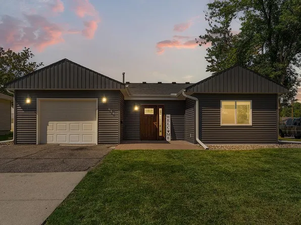 618 4th St NE, Montgomery, MN 56069