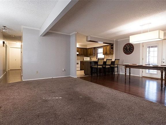 3rd image of 3 Whitwick Ln