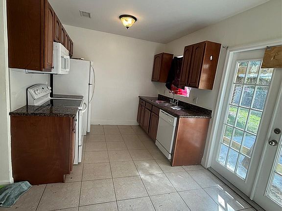 5th image of 1139 NW 9th Ave
