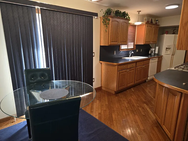 2340 Morton Ave — Photo 10