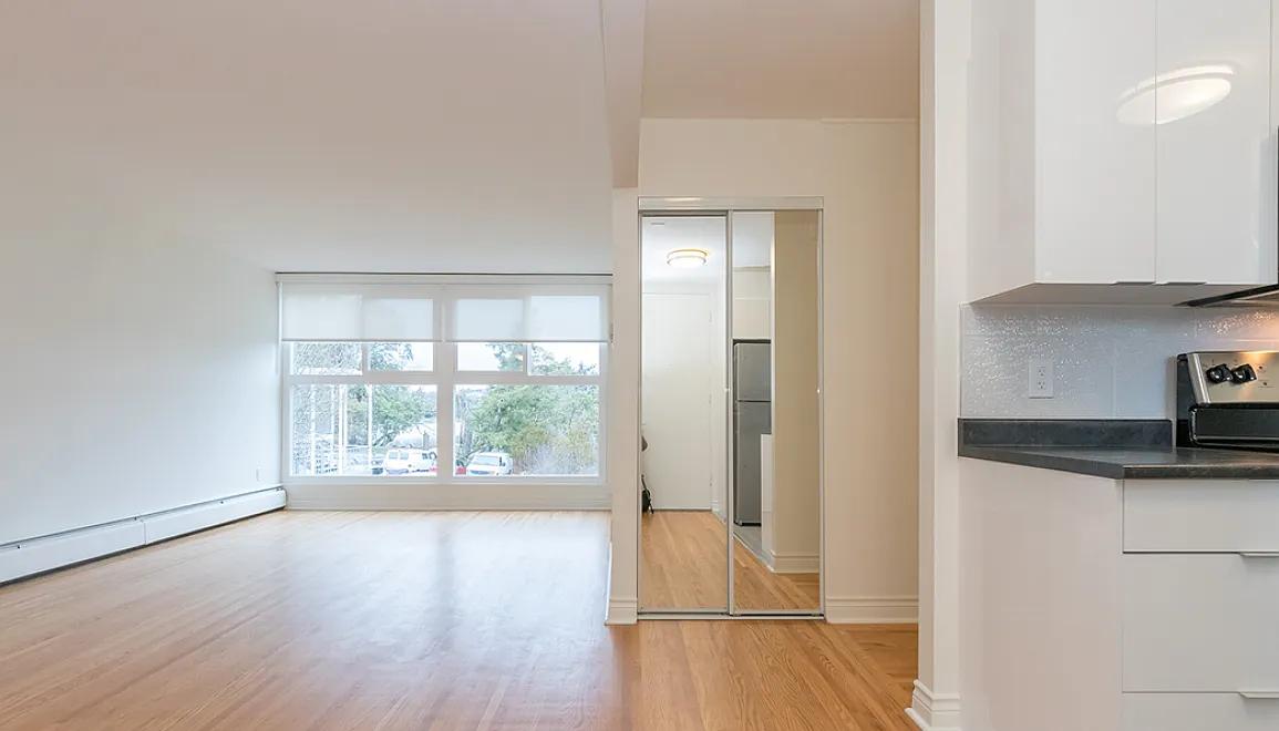 Christie Point Apartments — Photo 1