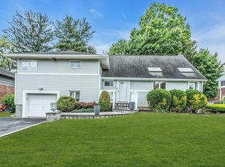 97 Westbury Ave, Plainview, NY 11803