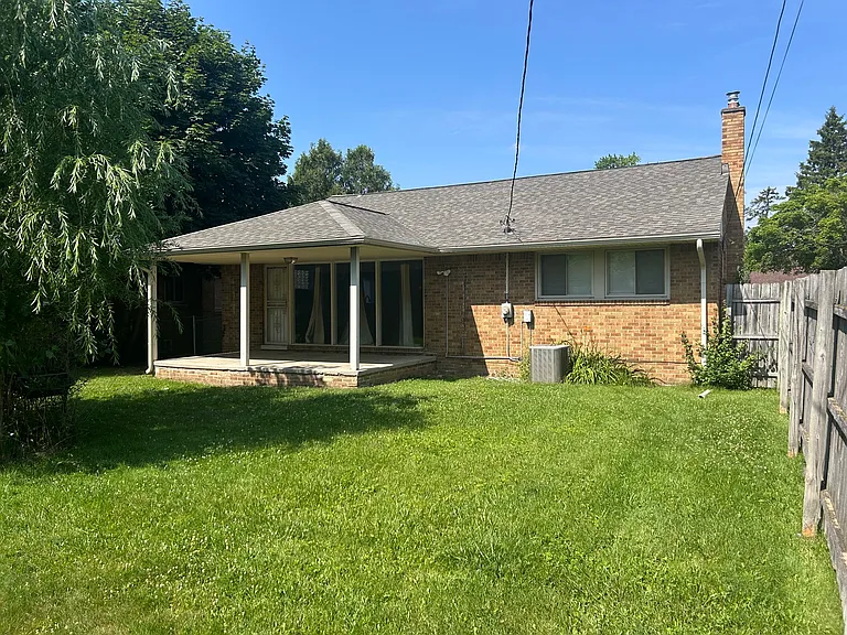 24020 Condon St — Photo 15