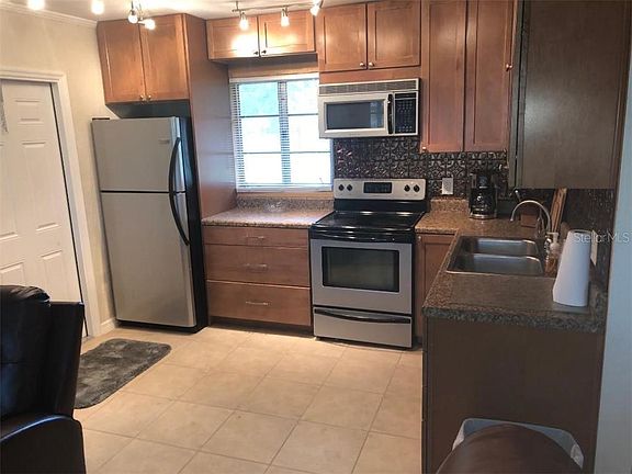 3rd image of 3014 Dryer Ave N