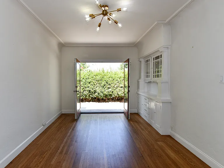 619 Seymour St — Photo 10