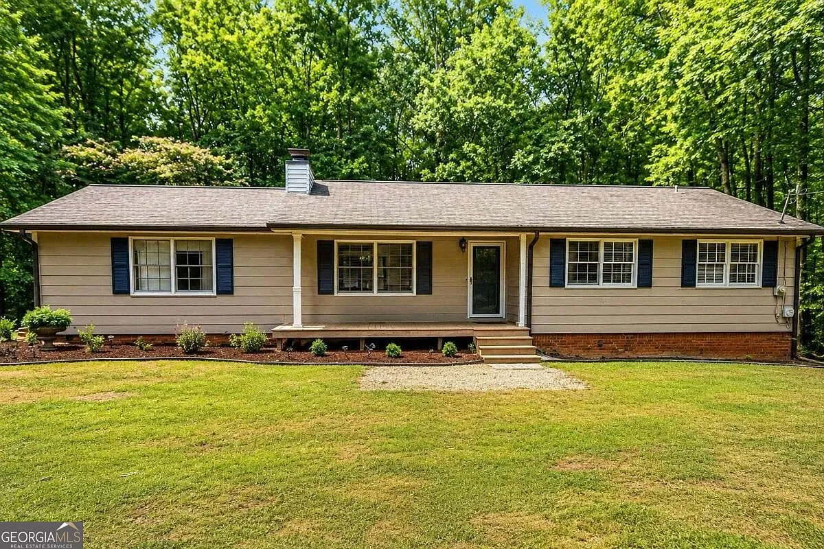 3 bed, 2.0 bath, 1740 sqft, $2,200 — Photo 1