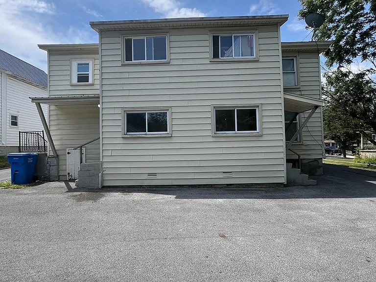 416 Coffeen St #2 — Photo 7