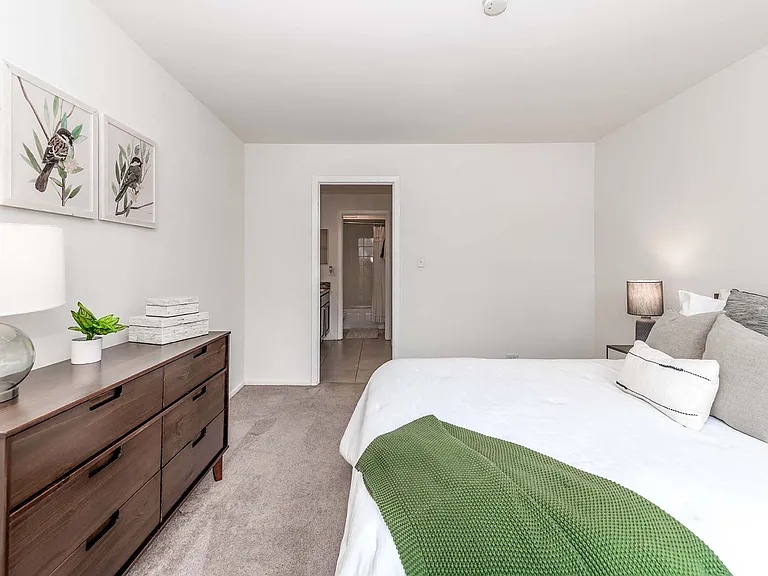 Barrington Lakes Apartments — Photo 31