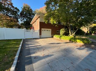 105 Seaman Rd, Jericho, NY 11753