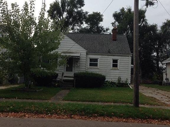 2nd image of 530 Macdonald Ave
