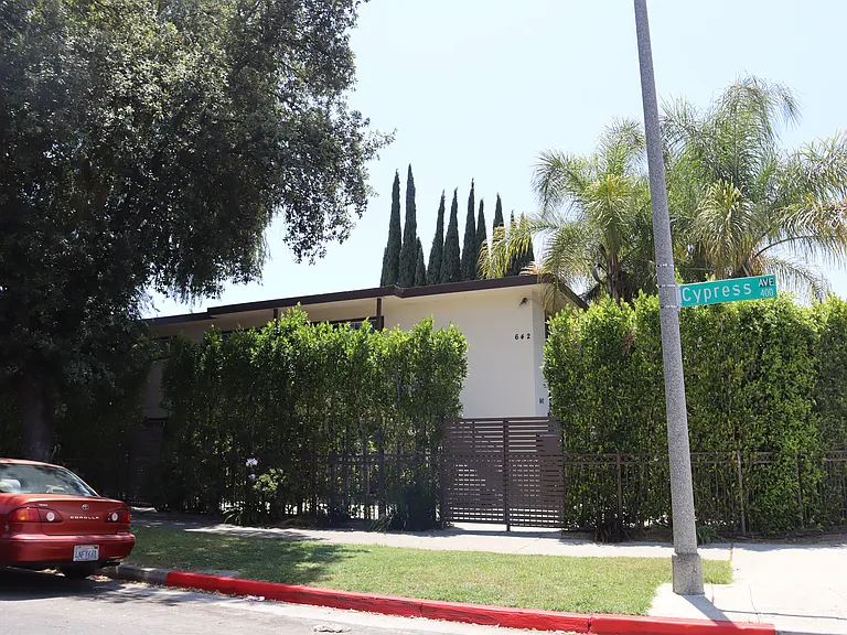 642 N Orange Grove Blvd #7 — Photo 11